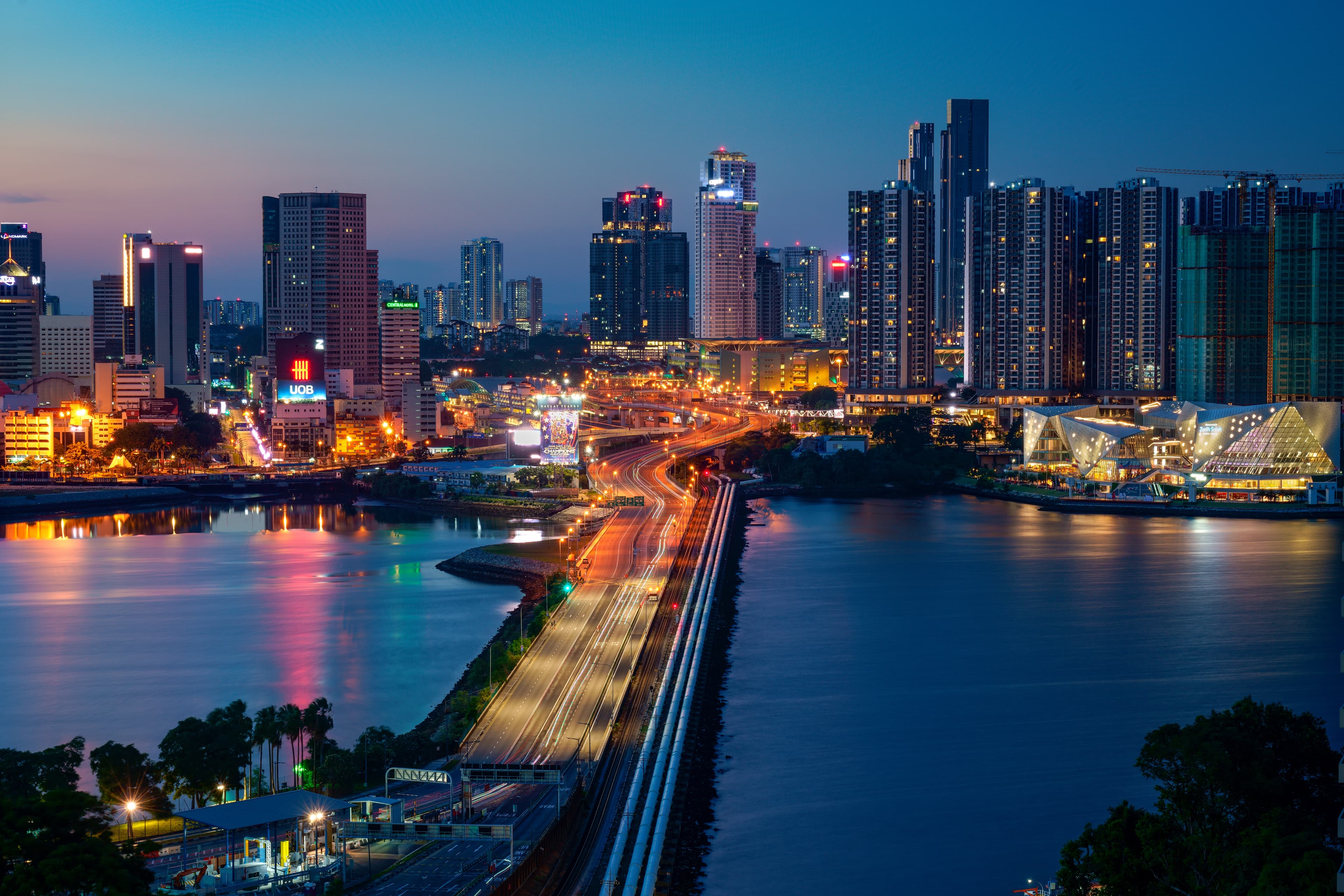 The easy way to book cross-border transport online